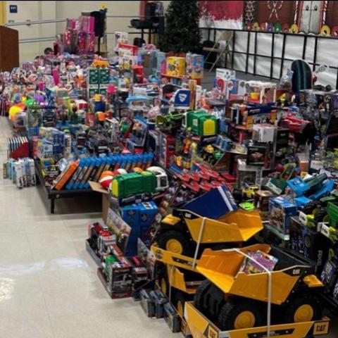 Breakfast with Santa and Toy Giveaway - Nancy Davis Foundation (3)